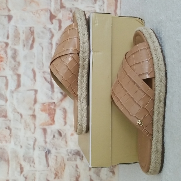 New Michael Kors Linden Croc-Embossed Sandals - Picture 3 of 13
